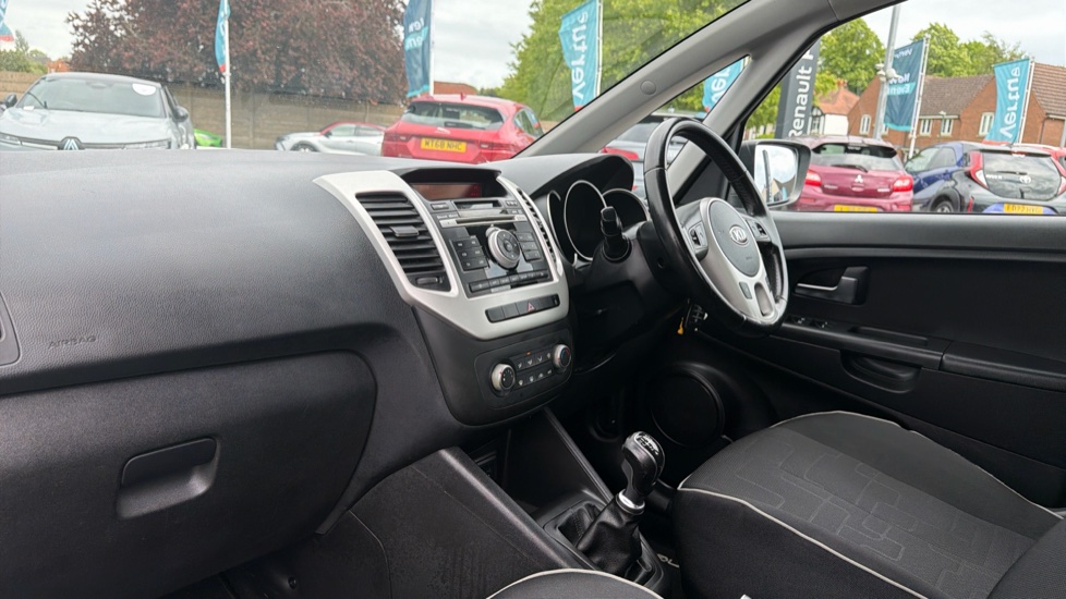 Kia Venga 1.4 ISG 2 5dr Petrol Hatchback - Image 9