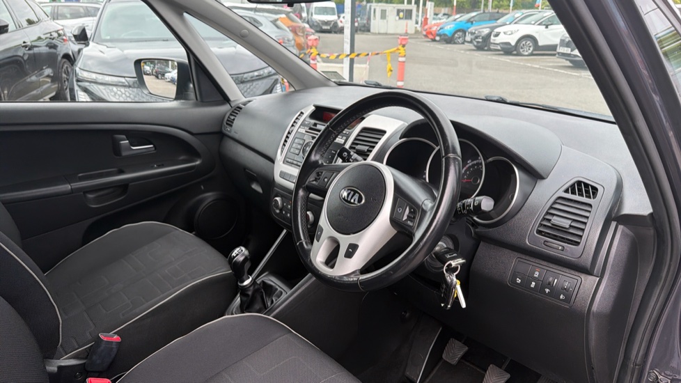 Kia Venga 1.4 ISG 2 5dr Petrol Hatchback - Image 11