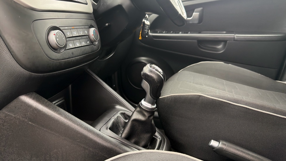 Kia Venga 1.4 ISG 2 5dr Petrol Hatchback - Image 13
