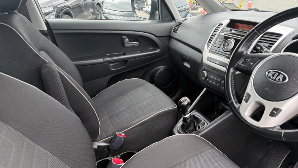 Kia Venga 1.4 ISG 2 5dr Petrol Hatchback - Image 14