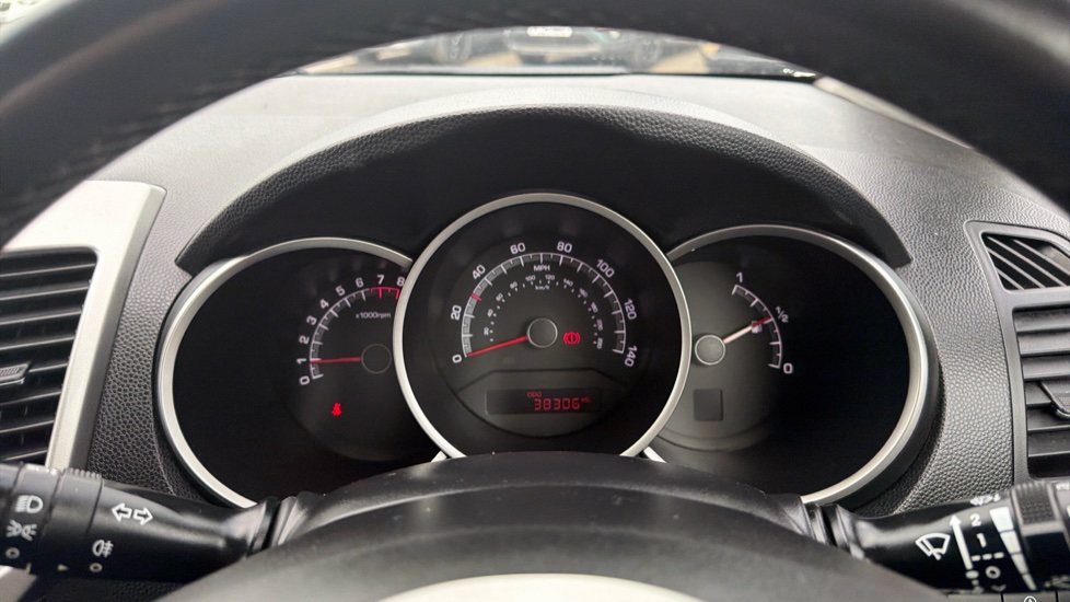Kia Venga 1.4 ISG 2 5dr Petrol Hatchback - Image 18