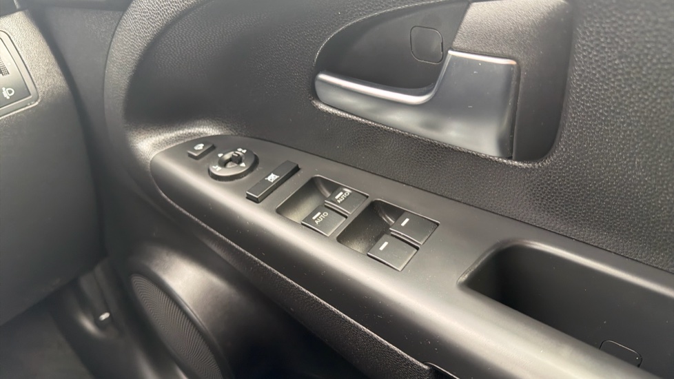 Kia Venga 1.4 ISG 2 5dr Petrol Hatchback - Image 21