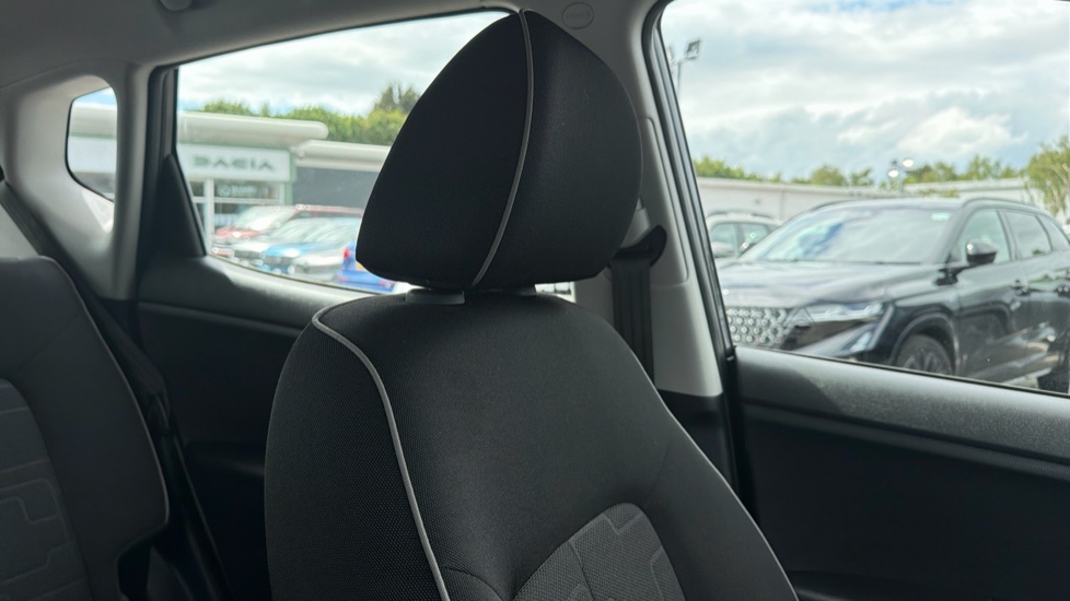 Kia Venga 1.4 ISG 2 5dr Petrol Hatchback - Image 29