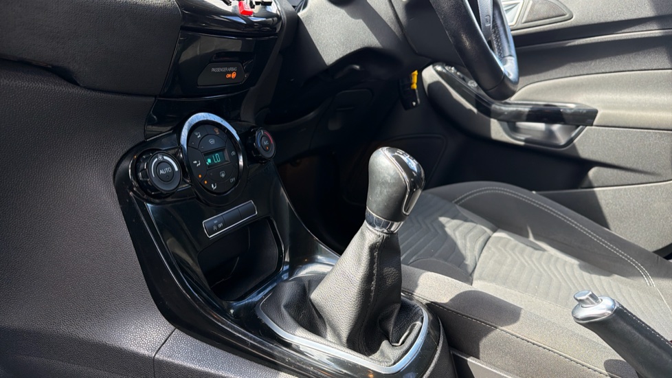 Ford Fiesta 1.0 EcoBoost Titanium 5dr Petrol Hatchback - Image 13