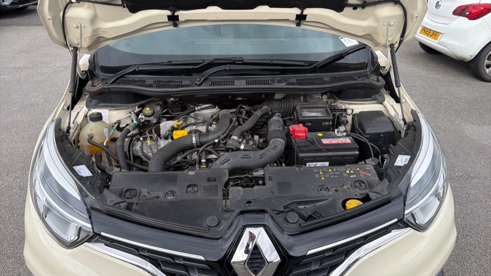 Renault Captur 0.9 TCE 90 GT Line 5dr Petrol Hatchback - Image 8