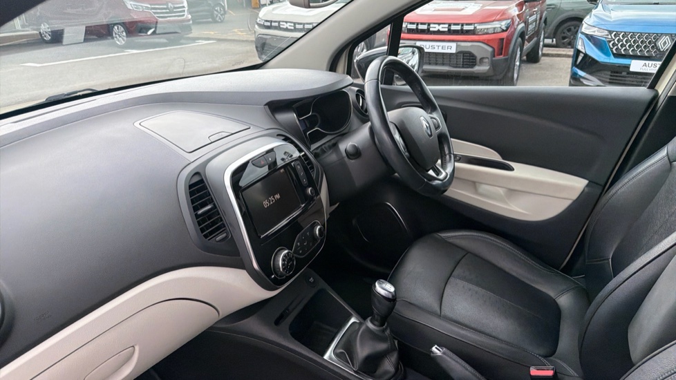 Renault Captur 0.9 TCE 90 GT Line 5dr Petrol Hatchback - Image 9