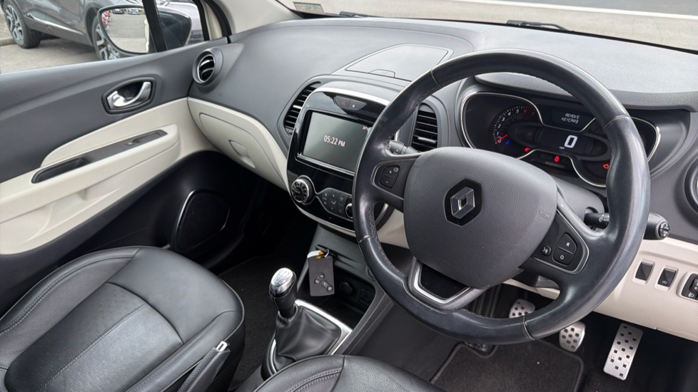 Renault Captur 0.9 TCE 90 GT Line 5dr Petrol Hatchback - Image 11