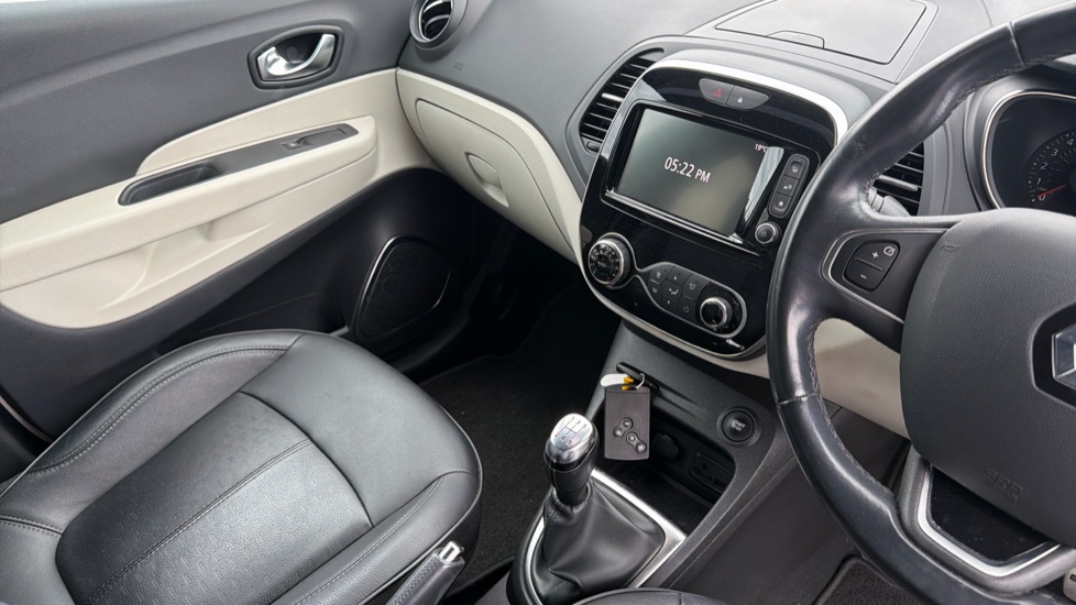 Renault Captur 0.9 TCE 90 GT Line 5dr Petrol Hatchback - Image 14