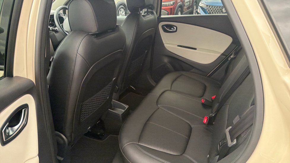 Renault Captur 0.9 TCE 90 GT Line 5dr Petrol Hatchback - Image 16