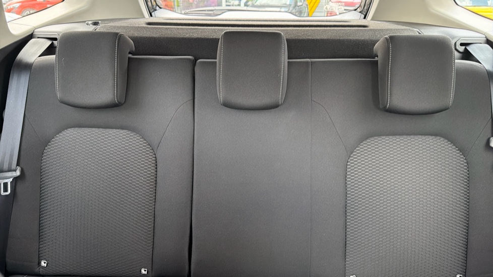Dacia Duster 1.3 TCe 130 Comfort 5dr Petrol Estate - Image 15