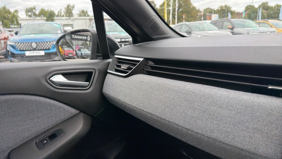Renault Clio 1.6 E-TECH full hybrid 145 Techno 5dr Auto Hybrid Hatchback - Image 32