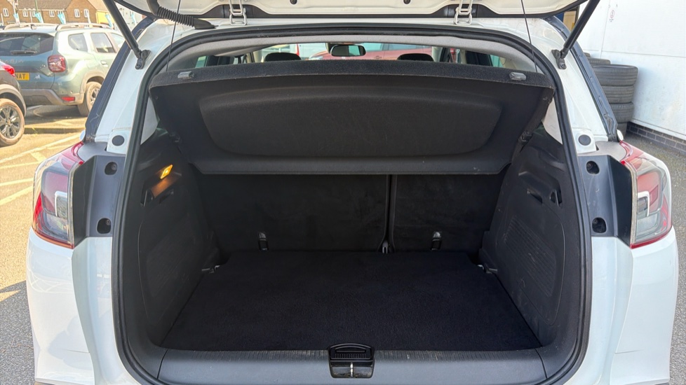 Vauxhall Crossland X 1.2 Tech Line Nav 5dr Petrol Hatchback - Image 4