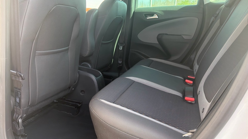 Vauxhall Crossland X 1.2 Tech Line Nav 5dr Petrol Hatchback - Image 16