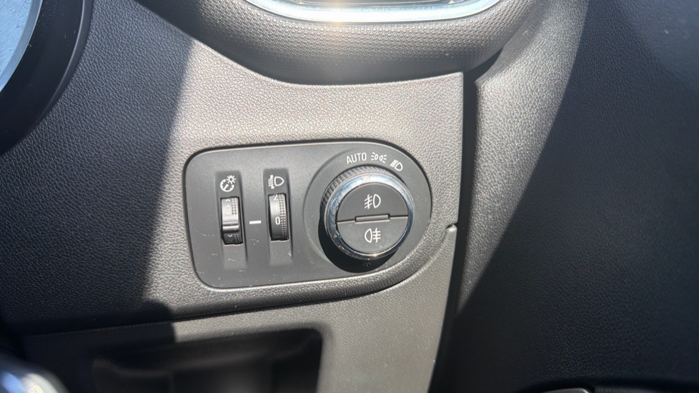 Vauxhall Crossland X 1.2 Tech Line Nav 5dr Petrol Hatchback - Image 22