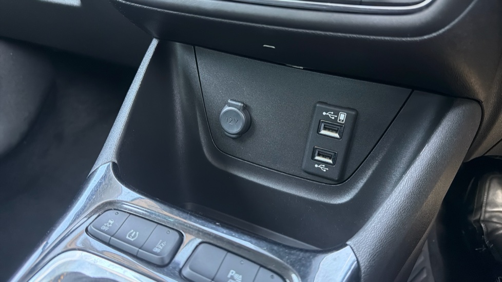 Vauxhall Crossland X 1.2 Tech Line Nav 5dr Petrol Hatchback - Image 28