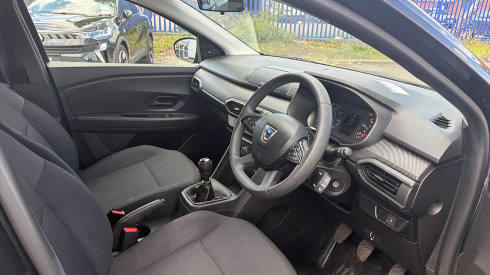 Dacia Sandero 1.0 TCe Essential 5dr Bi Fuel Hatchback - Image 11