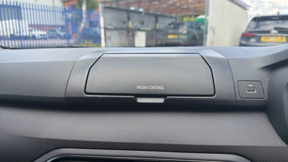 Dacia Sandero 1.0 TCe Essential 5dr Bi Fuel Hatchback - Image 12