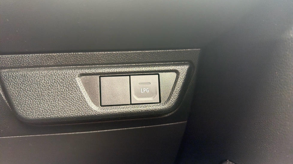 Dacia Sandero 1.0 TCe Essential 5dr Bi Fuel Hatchback - Image 22