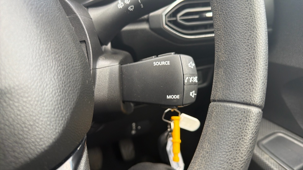 Dacia Sandero 1.0 TCe Essential 5dr Bi Fuel Hatchback - Image 23