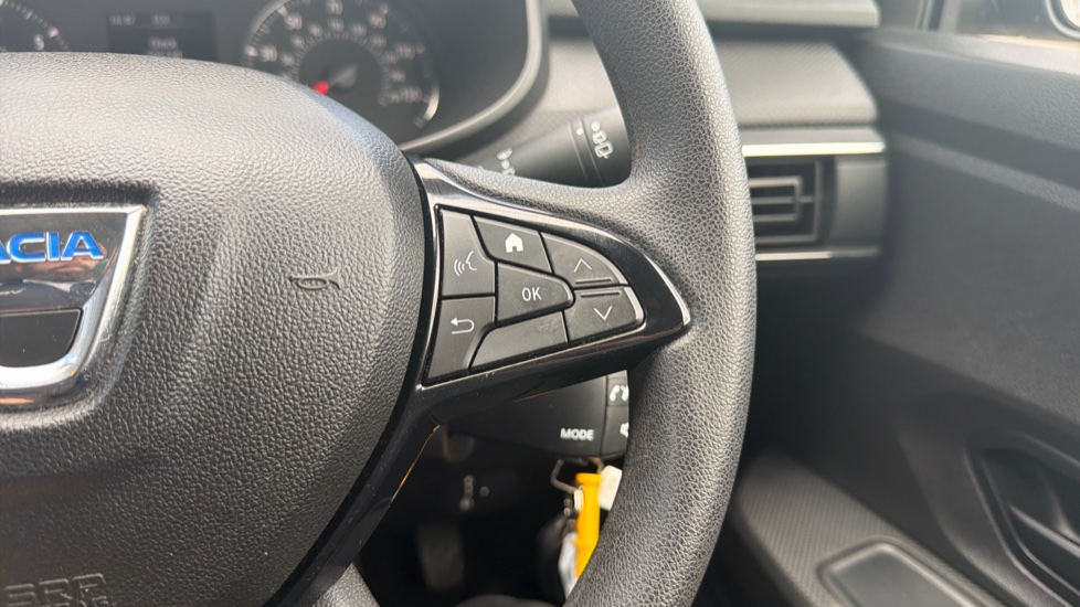 Dacia Sandero 1.0 TCe Essential 5dr Bi Fuel Hatchback - Image 24