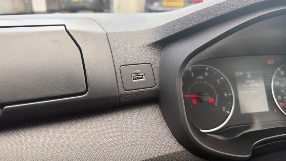Dacia Sandero 1.0 TCe Essential 5dr Bi Fuel Hatchback - Image 26