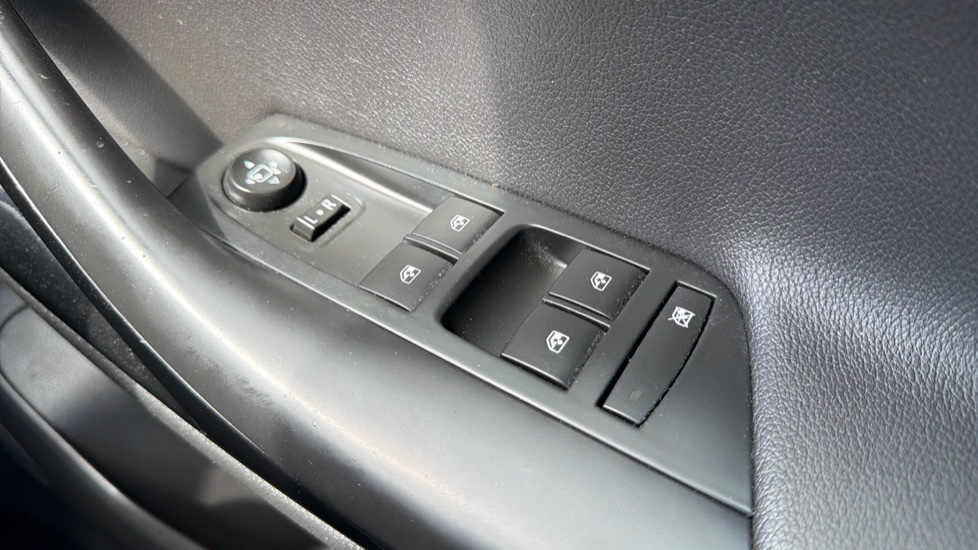 Vauxhall Astra 1.4T 16V 150 Elite 5dr Petrol Hatchback - Image 22