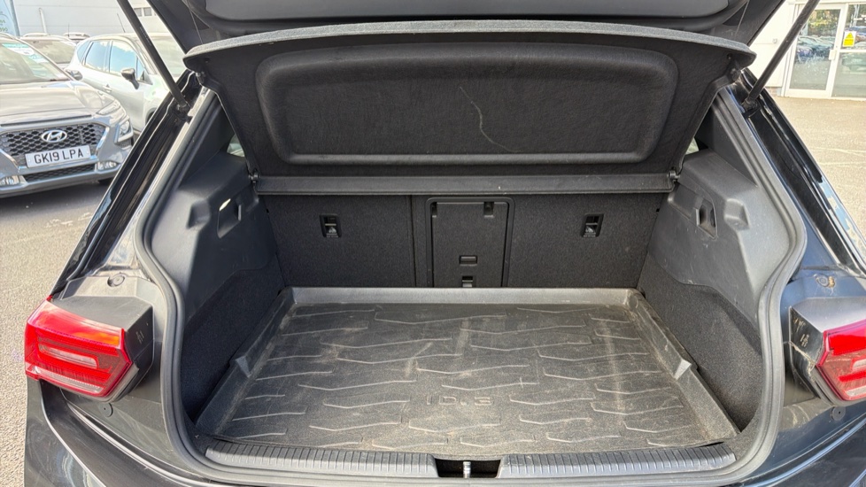 Volkswagen ID.3 150kW Family Pro Performance 58kWh 5dr Auto Electric Hatchback - Image 4