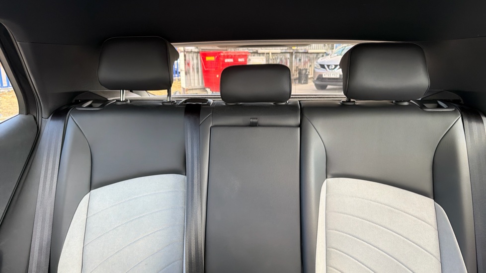 Volkswagen ID.3 150kW Family Pro Performance 58kWh 5dr Auto Electric Hatchback - Image 15