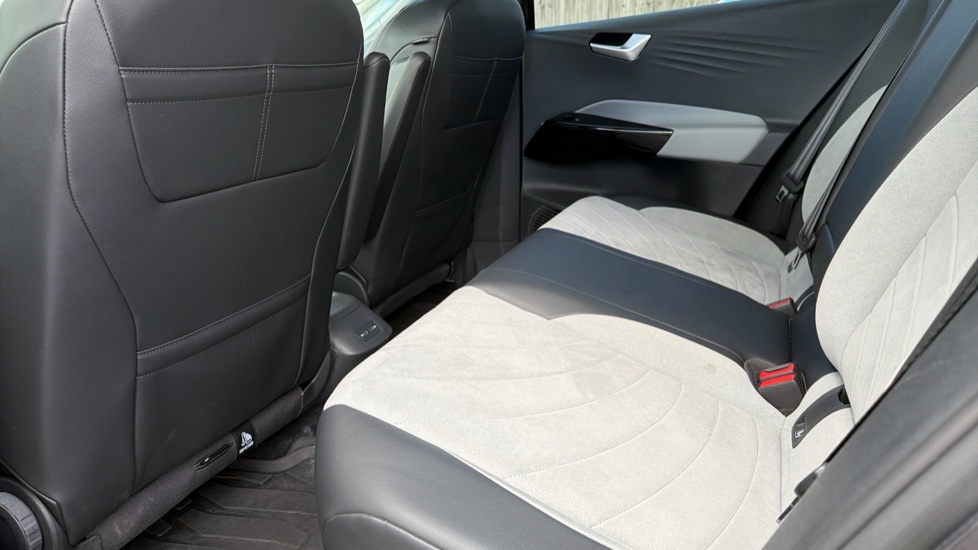 Volkswagen ID.3 150kW Family Pro Performance 58kWh 5dr Auto Electric Hatchback - Image 16