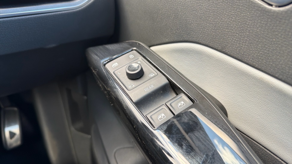 Volkswagen ID.3 150kW Family Pro Performance 58kWh 5dr Auto Electric Hatchback - Image 21