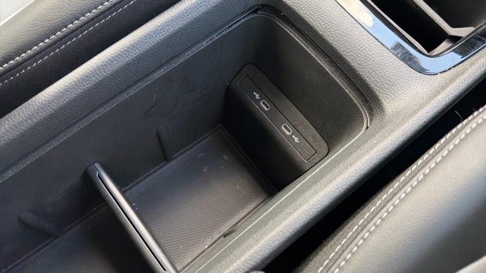Volkswagen ID.3 150kW Family Pro Performance 58kWh 5dr Auto Electric Hatchback - Image 29