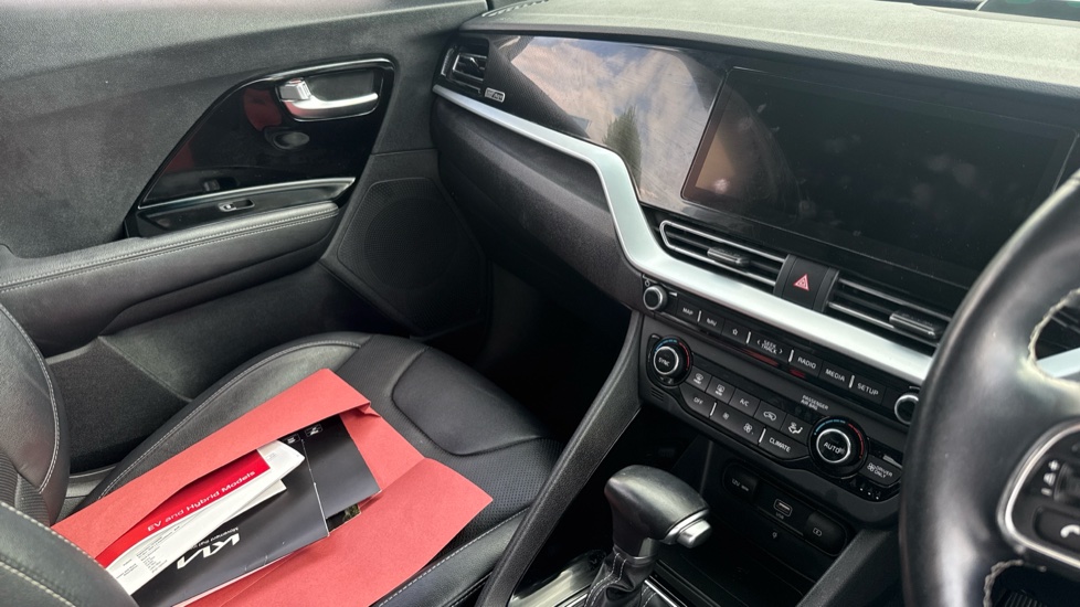 Kia Niro 1.6 GDi PHEV 3 5dr DCT Estate - Image 14
