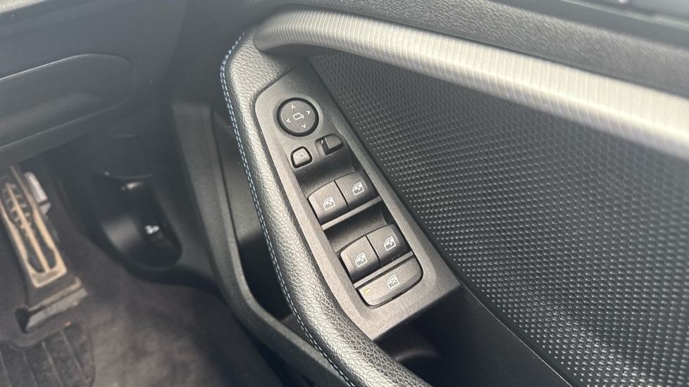 BMW 1 Series 118i M Sport 5dr Petrol Hatchback - Image 24