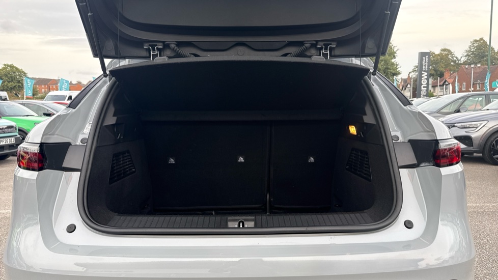 Renault Megane E-Tech EV60 160kW Equilibre 60kWh Optimum Charge 5dr Auto Electric Hatchback - Image 4
