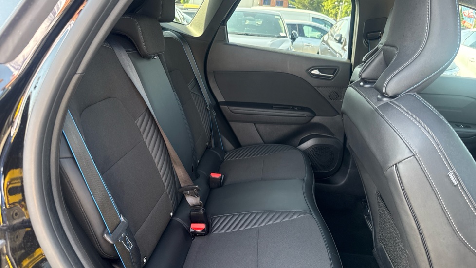 Renault Symbioz 1.6 E-Tech FHEV 145 Techno Esprit Alpine 5dr Auto Hybrid Estate - Image 16