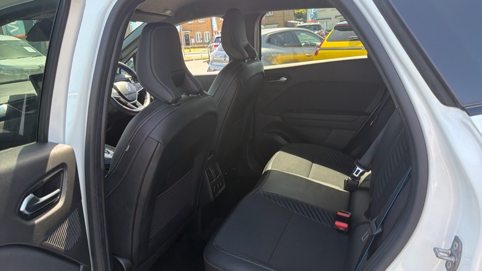 Renault Symbioz 1.6 E-Tech FHEV 145 Techno Esprit Alpine 5dr Auto Hybrid Estate - Image 16
