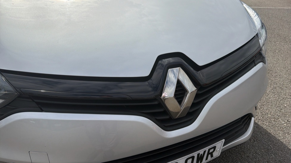 Renault Clio 0.9 TCE 90 GT Line 5dr Petrol Hatchback - Image 8