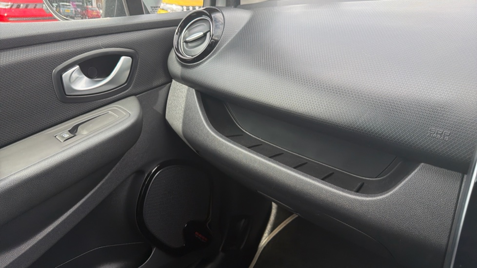 Renault Clio 0.9 TCE 90 GT Line 5dr Petrol Hatchback - Image 32