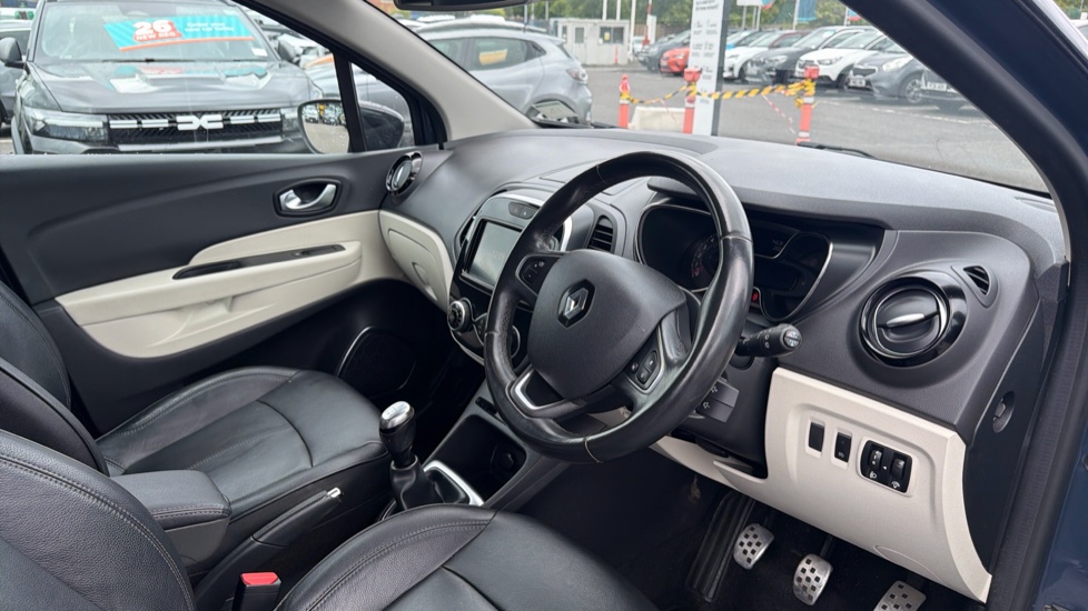 Renault Captur 0.9 TCE 90 GT Line 5dr Petrol Hatchback - Image 11