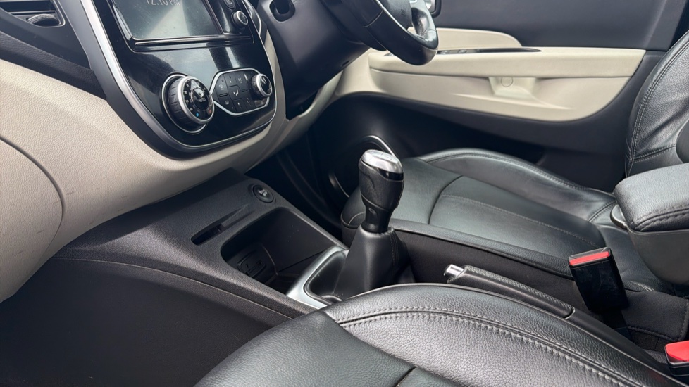 Renault Captur 0.9 TCE 90 GT Line 5dr Petrol Hatchback - Image 13