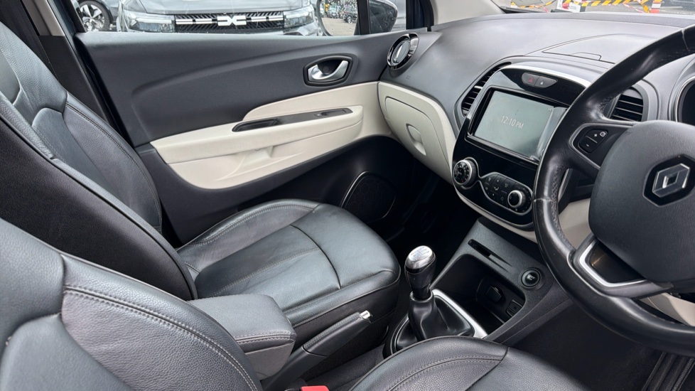 Renault Captur 0.9 TCE 90 GT Line 5dr Petrol Hatchback - Image 14