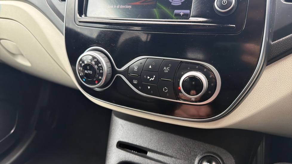 Renault Captur 0.9 TCE 90 GT Line 5dr Petrol Hatchback - Image 29