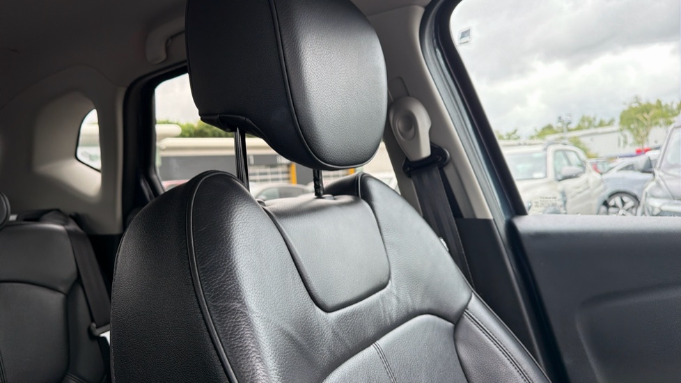 Renault Captur 0.9 TCE 90 GT Line 5dr Petrol Hatchback - Image 32