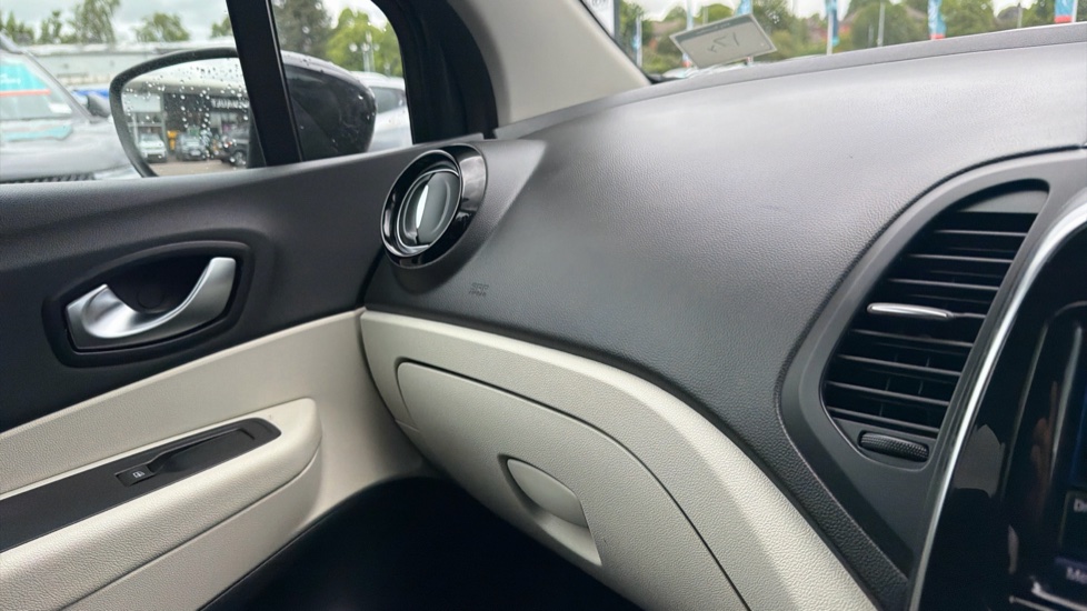 Renault Captur 0.9 TCE 90 GT Line 5dr Petrol Hatchback - Image 34