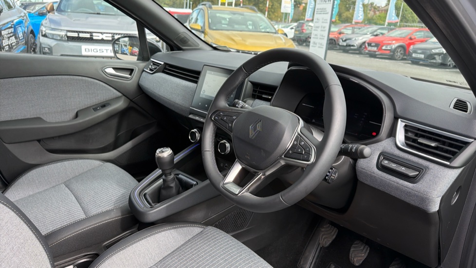 Renault Clio 1.0 TCe 90 Techno 5dr Petrol Hatchback - Image 11