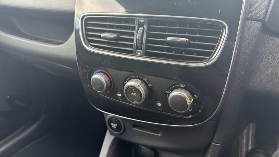 Renault Clio 0.9 TCE 90 Iconic 5dr Petrol Hatchback - Image 26