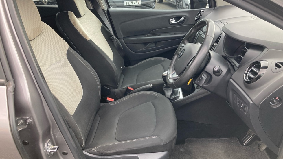 Renault Captur 1.5 dCi 90 Iconic 5dr Diesel Hatchback - Image 30