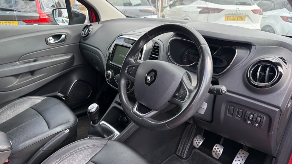 Renault Captur 1.5 dCi 90 GT Line 5dr Diesel Hatchback - Image 11
