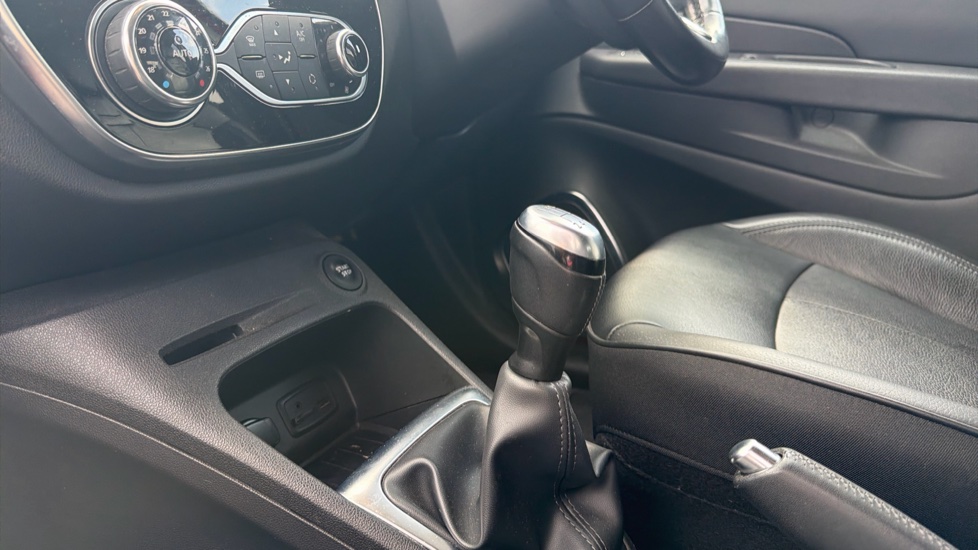 Renault Captur 1.5 dCi 90 GT Line 5dr Diesel Hatchback - Image 13
