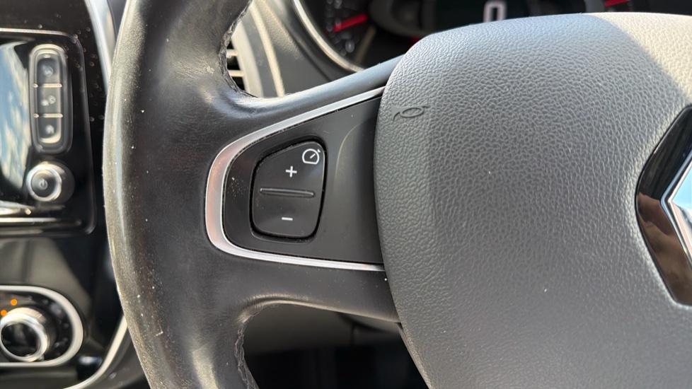 Renault Captur 1.5 dCi 90 GT Line 5dr Diesel Hatchback - Image 24